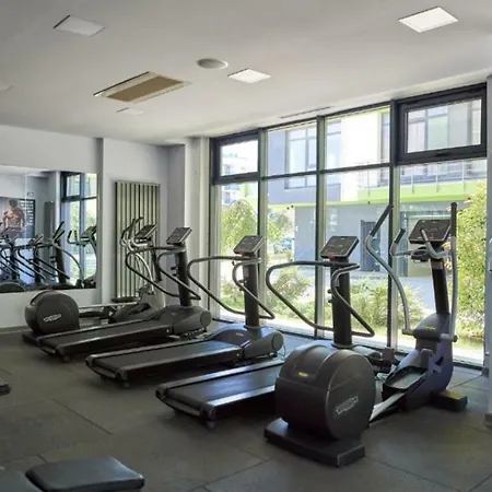 Seafront Jumeirah - Pool & 30 Metri De Plaja Apartment *
