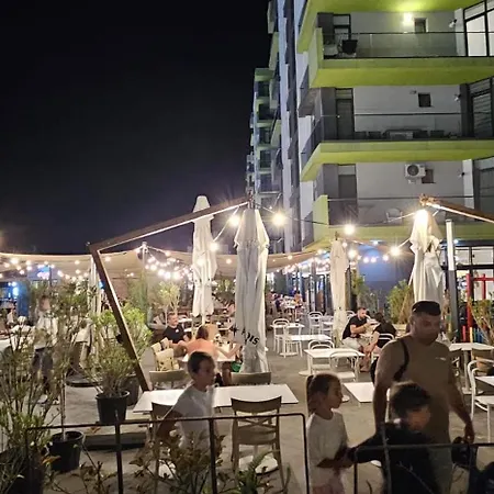 Apartment Seafront Jumeirah - Pool & 30 Metri De Plaja *