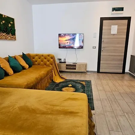 Seafront Jumeirah - Pool & 30 Metri De Plaja Apartment