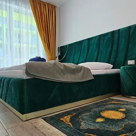 Seafront Jumeirah - Pool & 30 Metri De Plaja Apartment