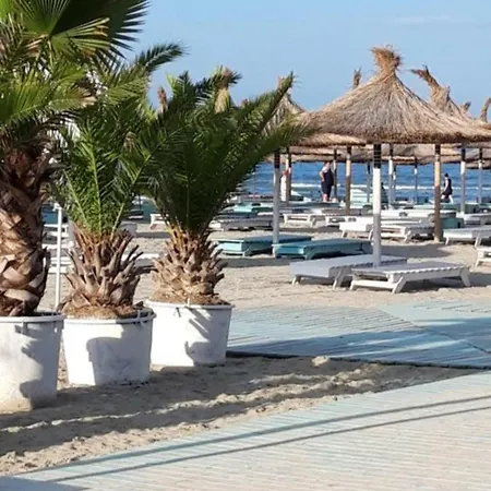 Apartment Seafront Jumeirah - Pool & 30 Metri De Plaja *