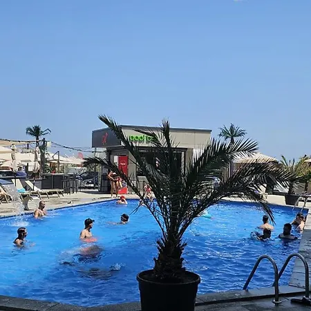 Seafront Jumeirah - Pool & 30 Metri De Plaja * Năvodari